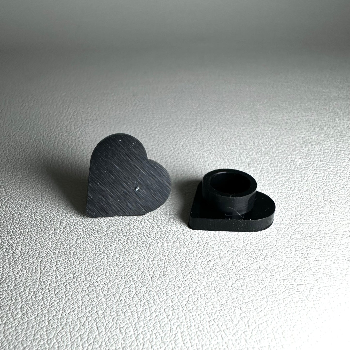 Heart glue holder